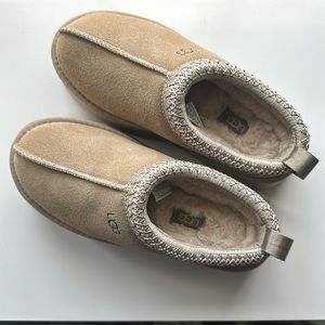 Brand new, new worn Mustard Seed platform Tazz slippers!